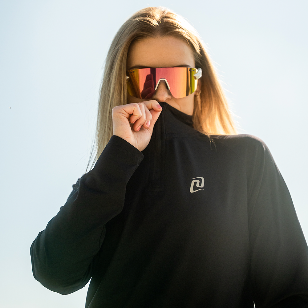 BLUZA-SPORTOWA-HALF ZIP_DAMSKA_CZARNA_1